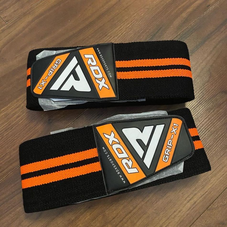 RDX K4 Weightlifting Knee Wraps in use