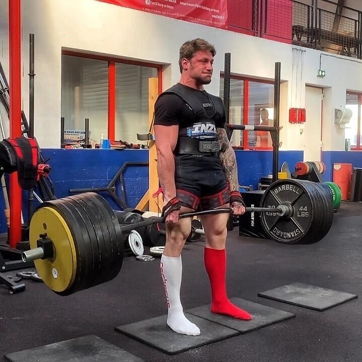 CERBERUS Deadlift Socks in use